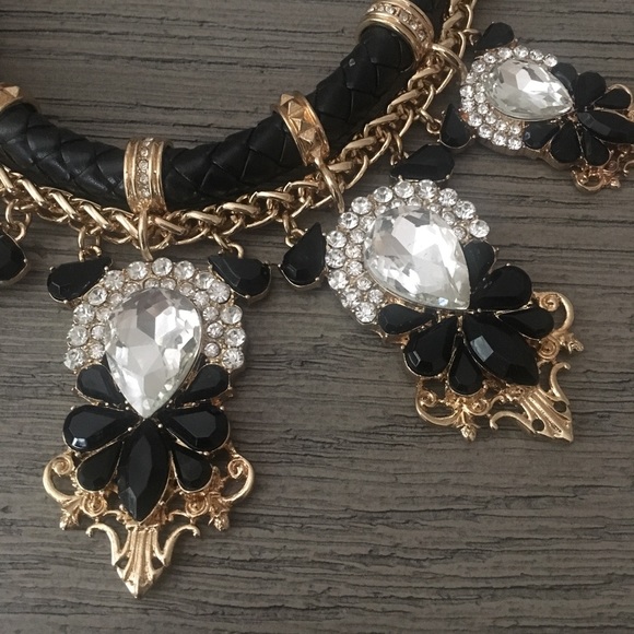 5 FOR $25⭐️FALL CLEARANCE ⭐️The Statement Necklace - Picture 4 of 6